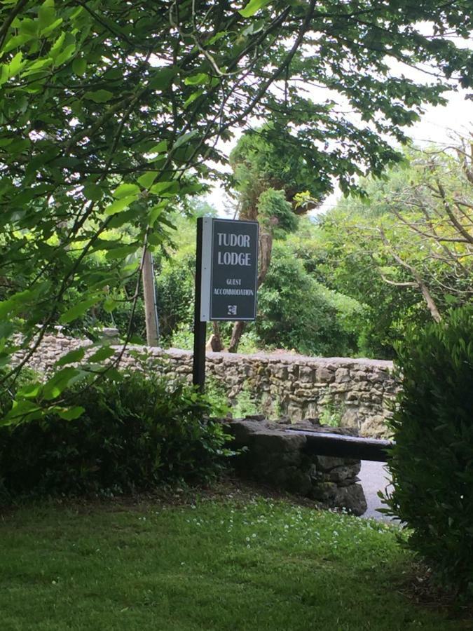 בנראטי Tudor Lodge Guest Accommodation מראה חיצוני תמונה
