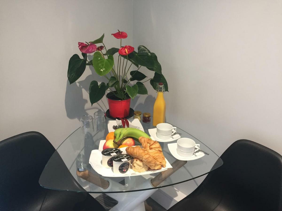 בנראטי Tudor Lodge Guest Accommodation מראה חיצוני תמונה