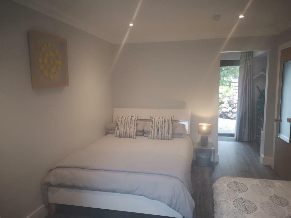 בנראטי Tudor Lodge Guest Accommodation מראה חיצוני תמונה